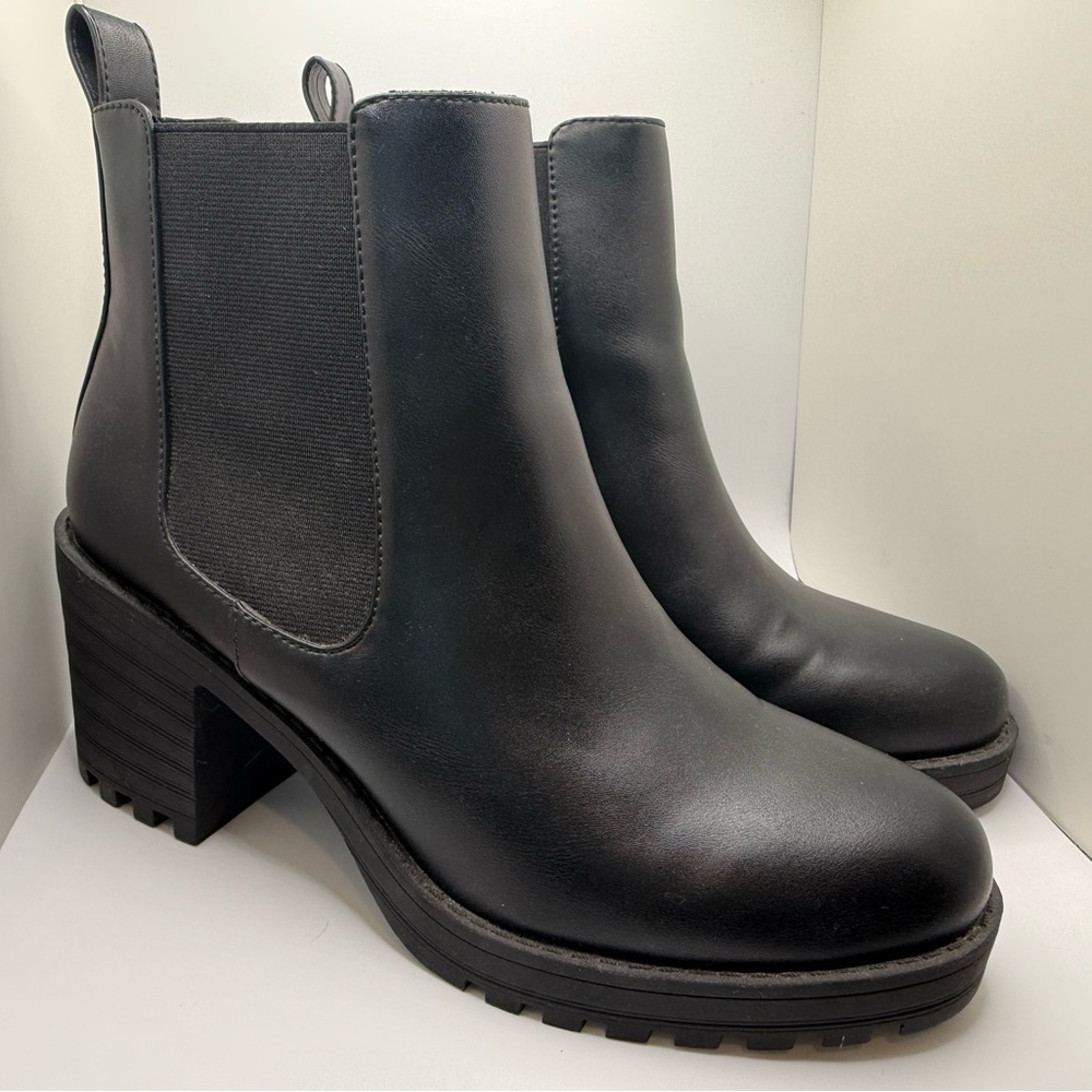 Black Chelsea Boots from H&M Divided Sz 39/ 8.5
